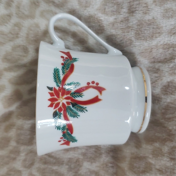 Poinsettias & Ribbons Fine China Tea Cup & Saucer Set Bundle - Picture 3 of 8